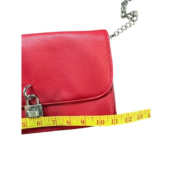 Steve Madden Red Crossbody Bag With Chain Strap & Lock Closure - Picture 3 of 10